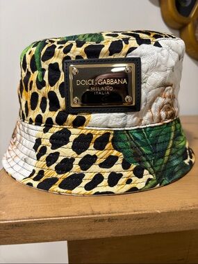 Dolce & Gabbana Leopard Print Bucket Hat with Green Leaf Motif